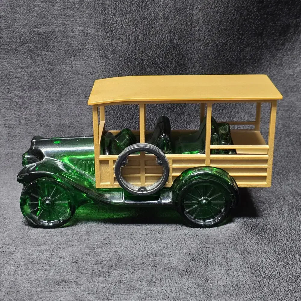 Vintage Avon Station Wagon Tai Winds After Shave Glass Car Decanter